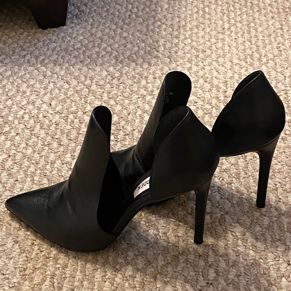 Nice heels - Picture 2 of 4